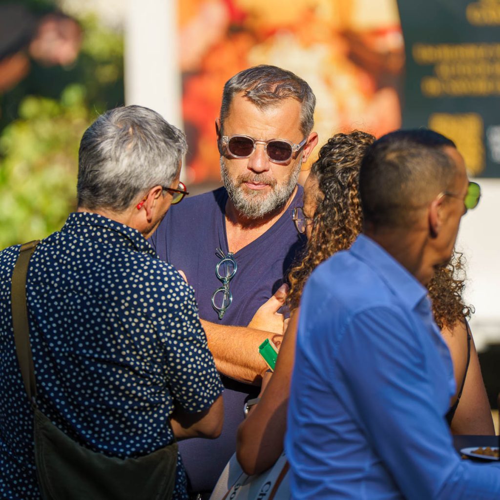 Participants lors d’un événement professionnel FFB30 photographié sur le vif