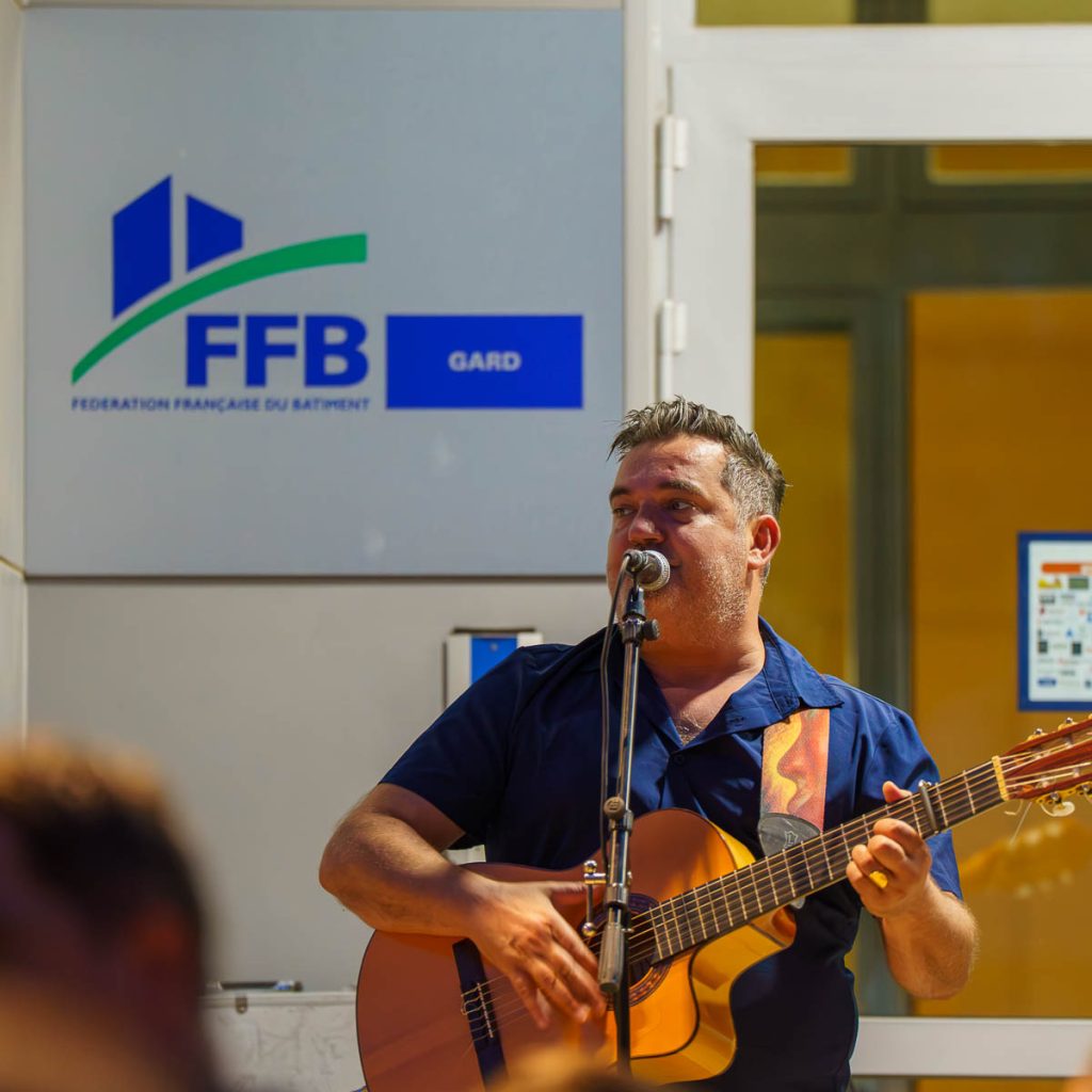 Participants lors d’un événement professionnel FFB30 photographié sur le vif