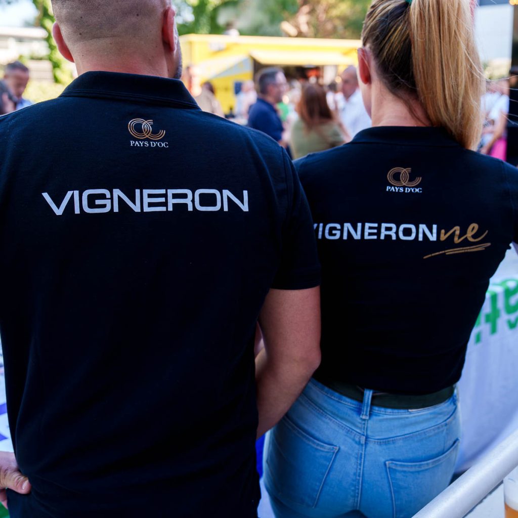 Participants lors d’un événement professionnel FFB30 photographié sur le vif