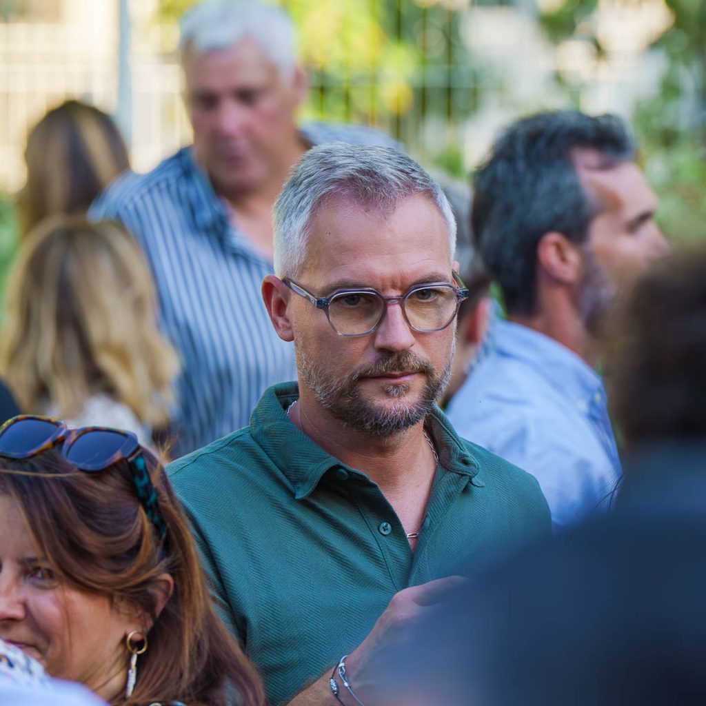 Participants lors d’un événement professionnel FFB30 photographié sur le vif