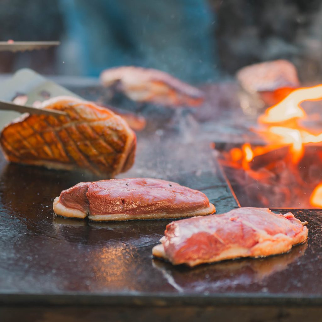 Participants lors d’un événement professionnel FFB30 photographié sur le vif