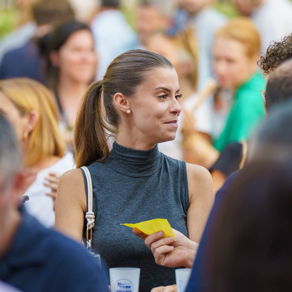 Participants lors d’un événement professionnel FFB30 photographié sur le vif