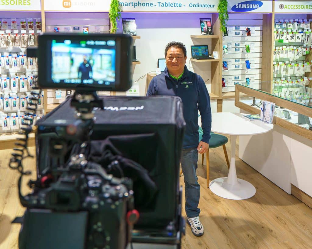Tournage vidéo professionnel en magasin pour la communication d’une entreprise.