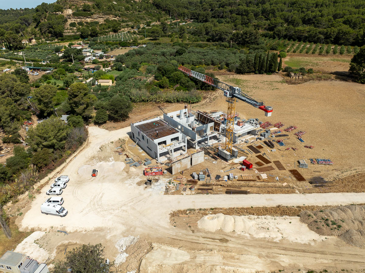 Suivi de chantier drone à Istres – évolution des travaux Vue aérienne drone d’un chantier à Istres avant l’avancement des travaux